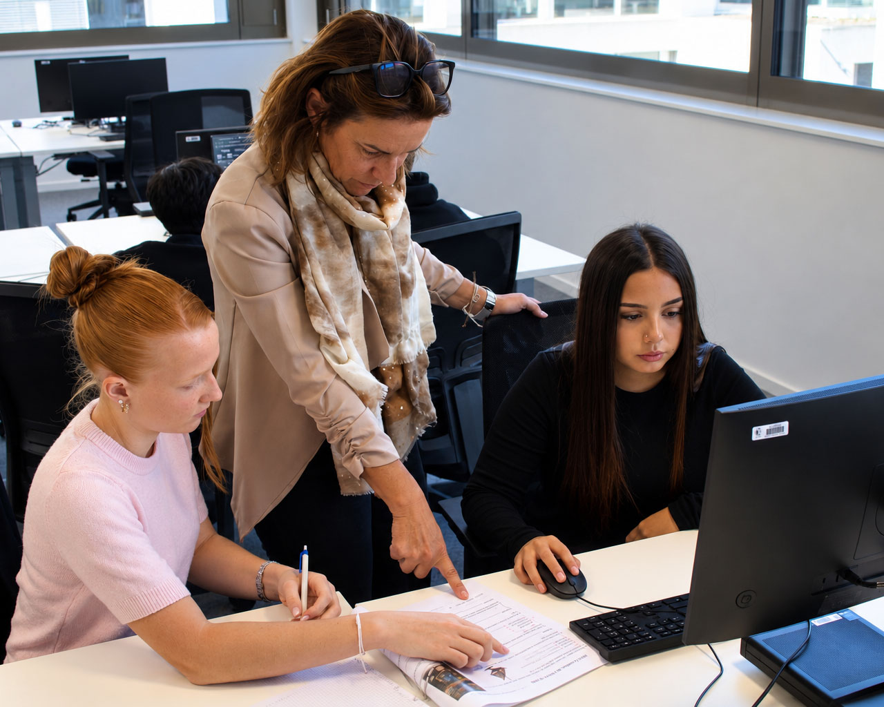 Collaboration studieuse au laboratoire informatique - 09-10-2026 15-51-00(1)